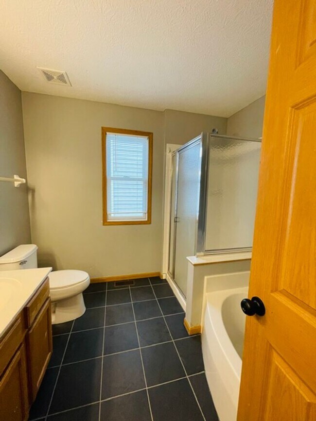 Building Photo - 8575 Fernbrook Dr