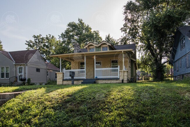 Building Photo - 5517 Woodland Ave
