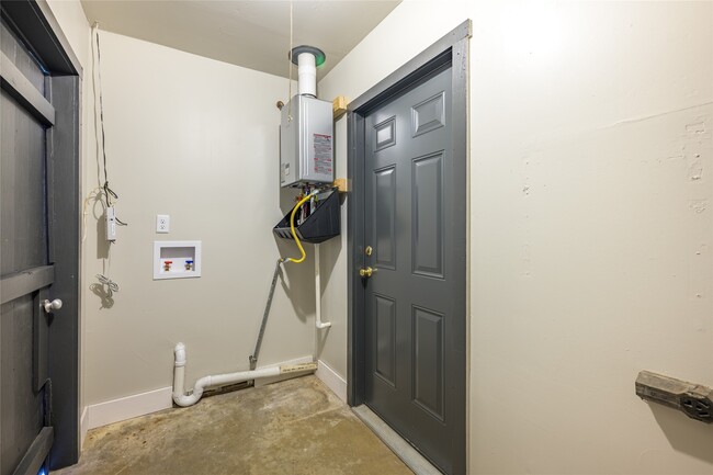 Building Photo - 476 Ellinger Rd