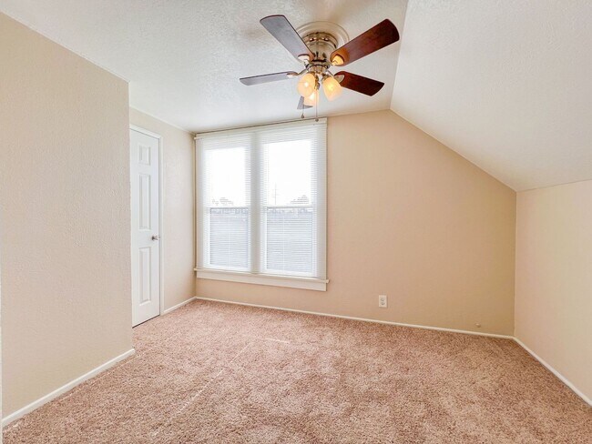 Building Photo - Los Alamitos 4 Bed 2 Bath House - 2 Car Gar - Wood Flooring - Huge Yard - Cute!!!