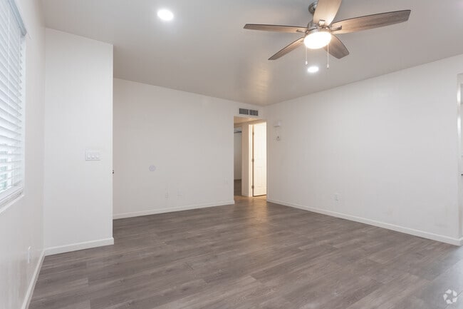 2BR, 1BA - 950SF - Santa Fe Casitas