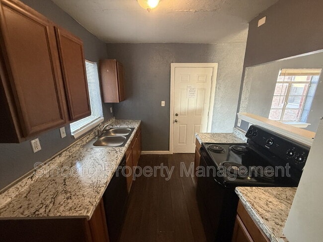 Building Photo - 1931 NE 25th St