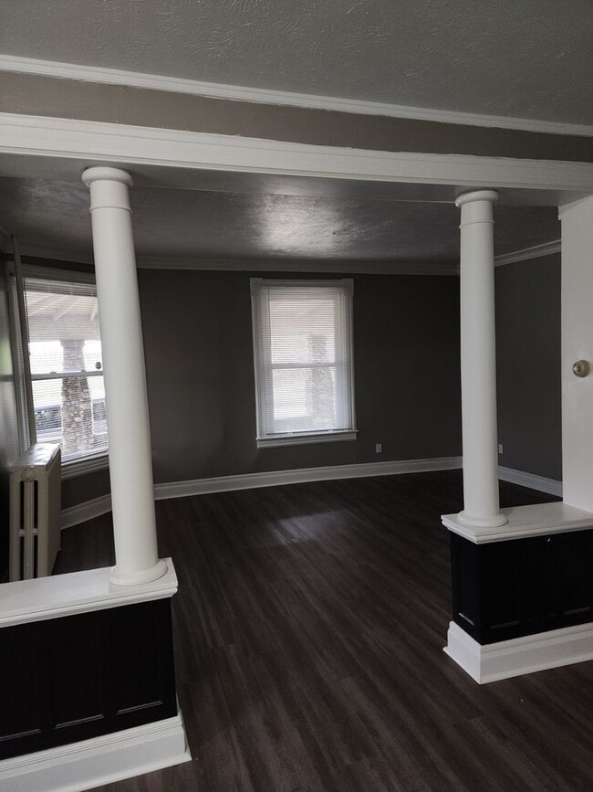 Building Photo - 3 bedroom 1.5 bath home