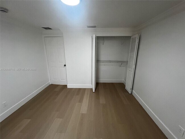 Building Photo - 7124 Southgate Blvd