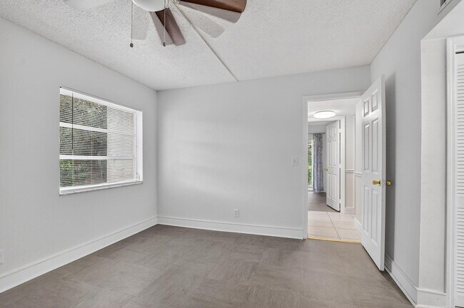 Building Photo - 644 NW 13th St