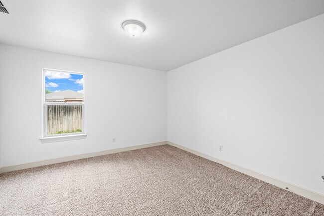 Building Photo - Beautifully Updated 3-Bed, 2-Bath, 2-Car Garage Duplex in Prime Lubbock Location!