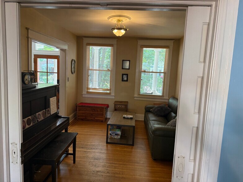 Primary Photo - 320 Tennessee Ave NE