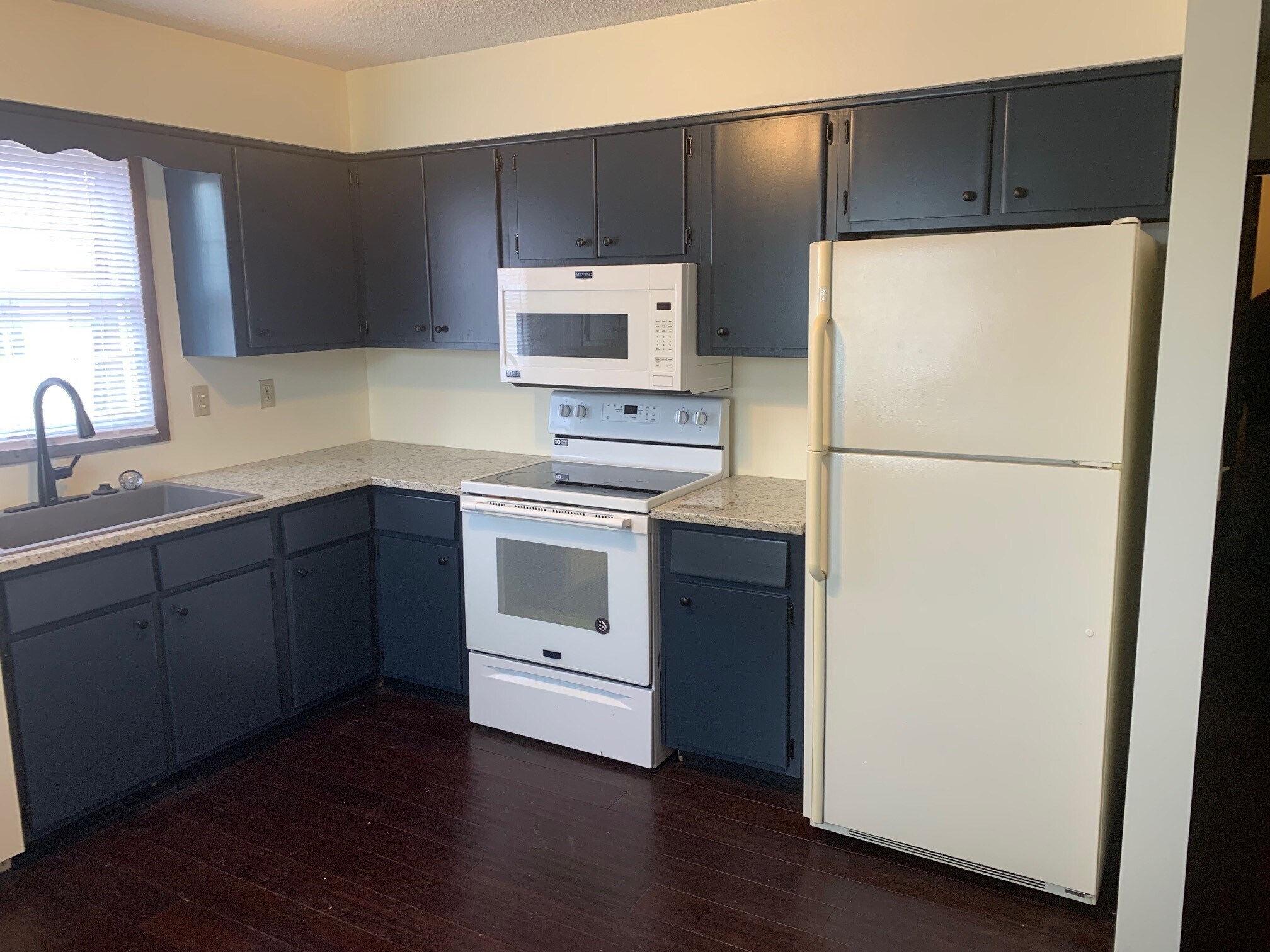 Building Photo - 617 4th St