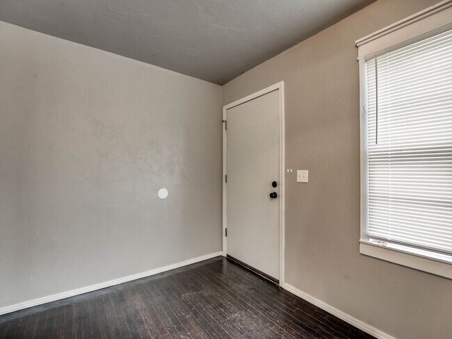 Building Photo - 3 Bedroom 1 Bath Home in Shawnee!