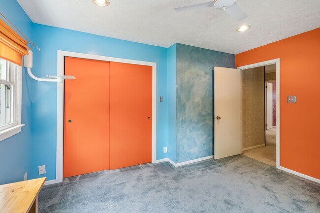 Building Photo - 2083 Chapman Lake Dr