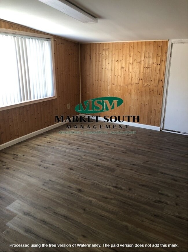 Building Photo - NEWLY RENOVATED SPACIOUS HOME