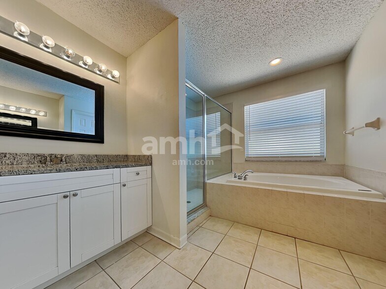 Building Photo - 716 Grand Canyon Dr