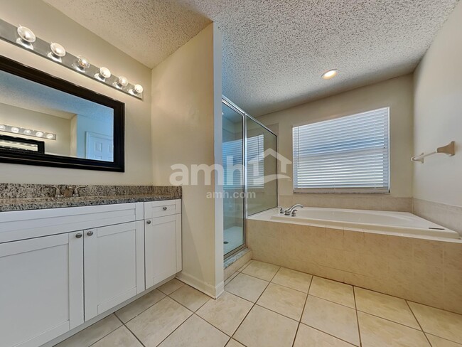 Building Photo - 716 Grand Canyon Dr