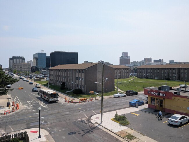 Building Photo - 203 N South Carolina Ave