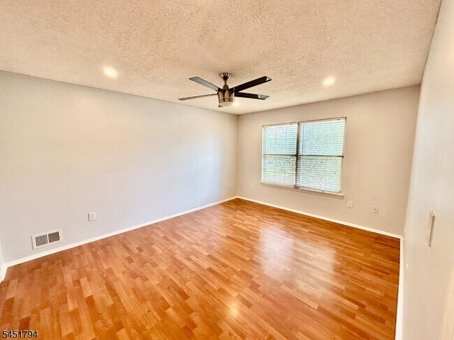Building Photo - 111 Lindsey Ct