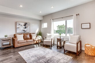 Building Photo - 1367 Knox Ct