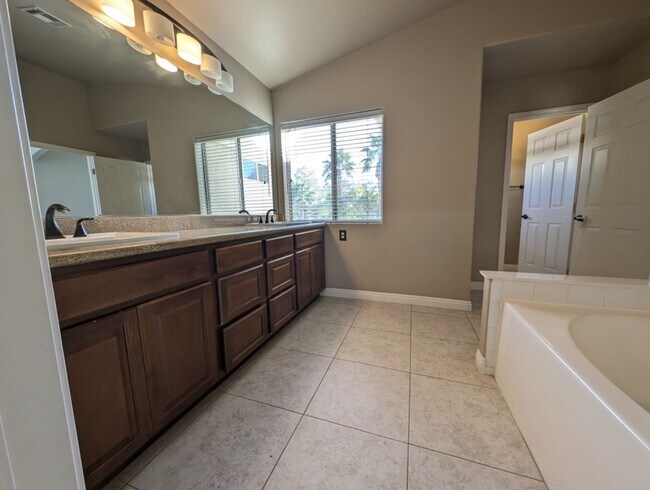 Building Photo - 8121 Riviera Beach Dr