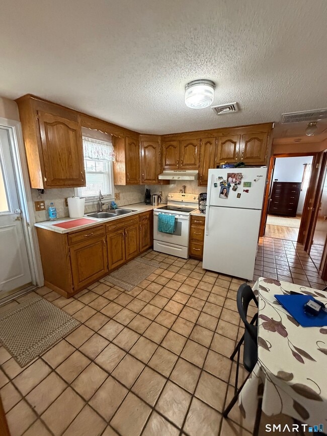 Building Photo - 23 Magnolia St