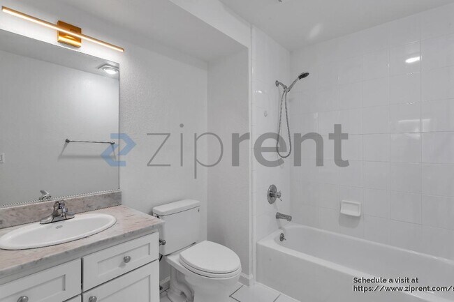 Building Photo - 323 29th St