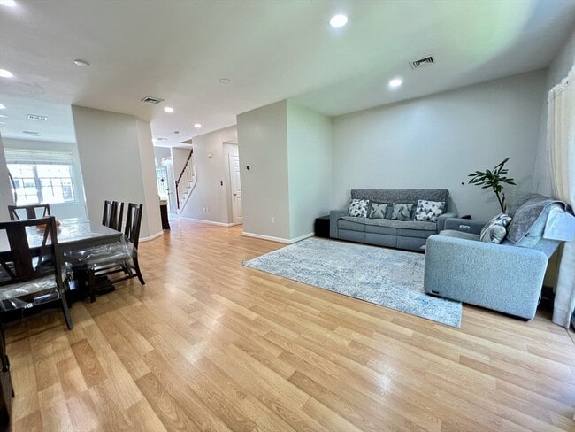 Building Photo - 42 Evergreen Cir