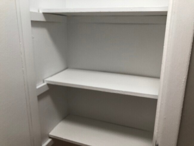 Building Photo - 147 Main St