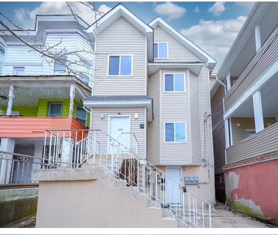 Building Photo - 226 Benziger Ave