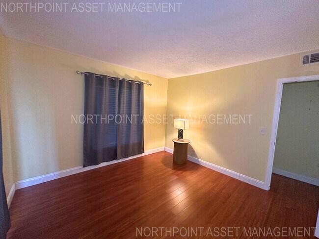 Building Photo - Welcome to charming 2-bedroom, 1-bathroom home in  Fort Lauderdale