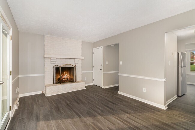 Building Photo - 4600-4606 Glenway Ave