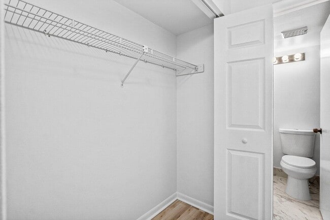 Building Photo - 723 Sunny Pine Way