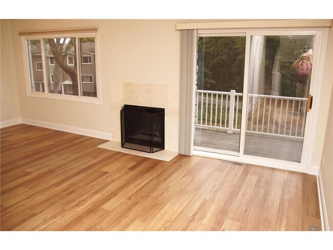 Building Photo - 330 Pondridge Cir