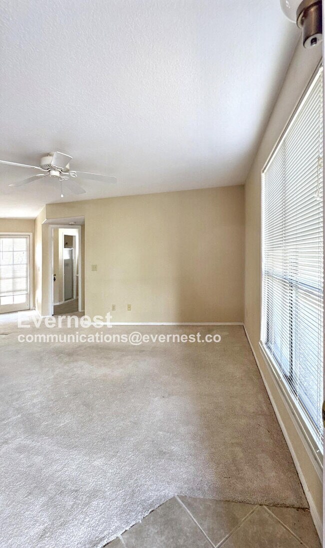 Building Photo - 6655 N Canyon Crest Dr