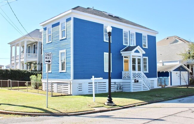 Primary Photo - 1101 Church St
