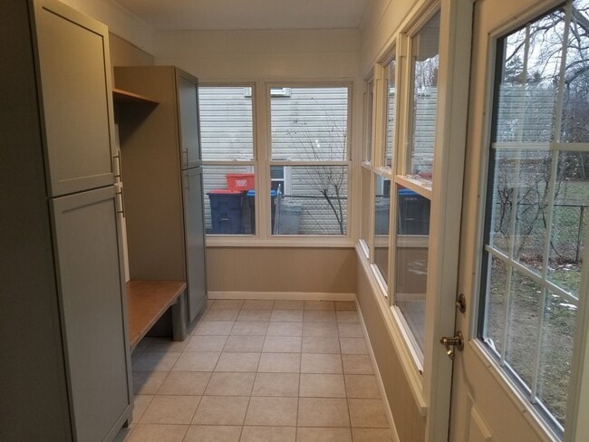 Building Photo - Gorgeous, Fully Upgraded/Renovated from to...