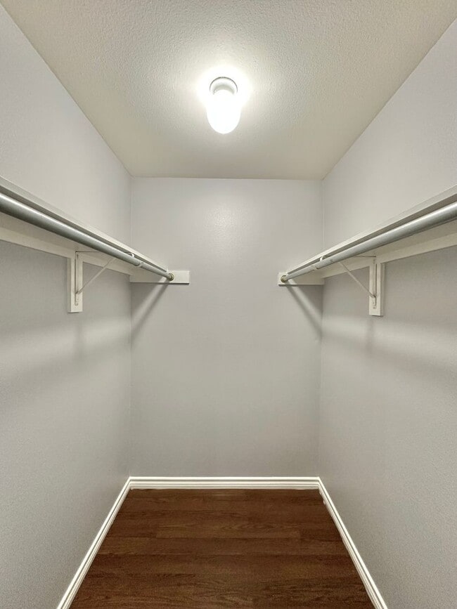 Building Photo - 3 Bedroom 2 Bath Duplex at Mansion Creek in Tyler! 1/2 off first full months rent