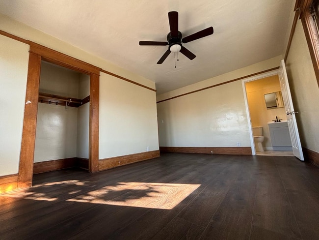 Building Photo - 526 W 49th St