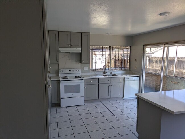 Primary Photo - Noeline Ave Lomita Area