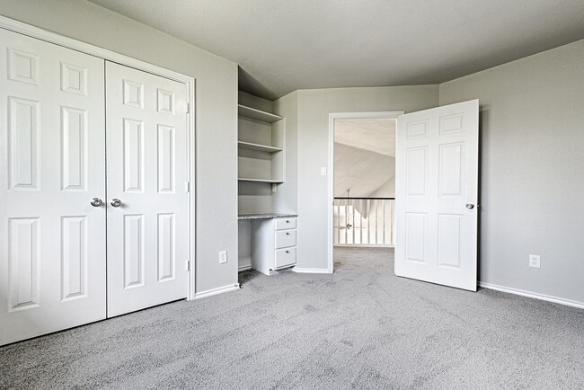 Building Photo - 2038 Biscayne Dr
