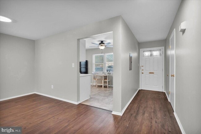 Building Photo - 915 Silver Ct