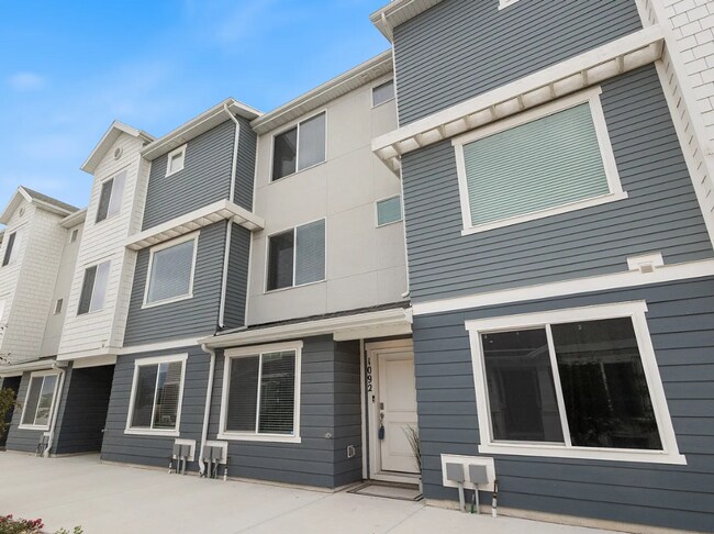 Primary Photo - 3 Bed/3 Bath Townhouse in Saratoga Springs