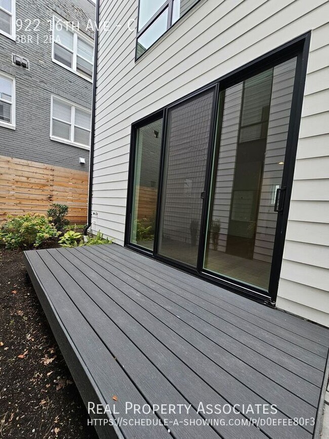 Building Photo - 922 16th Ave