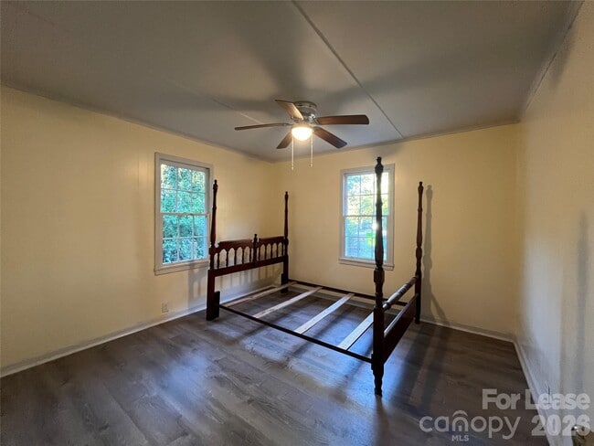 Building Photo - 4723 Linden St