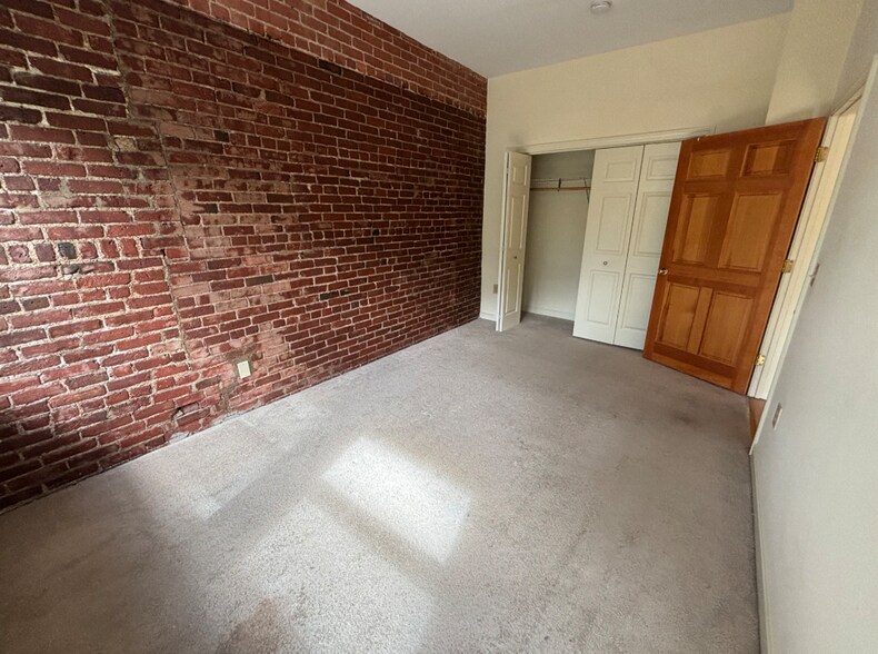 Building Photo - 1402 Beacon St