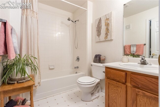 Building Photo - Maintenance free 2 bedroom, 2 full bath condo! Upper unit