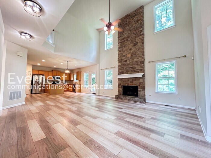 Building Photo - 5995 Chinook Ct