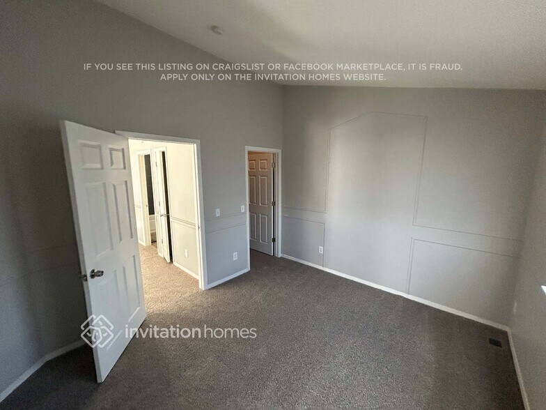 Building Photo - 5703 E 123rd Dr