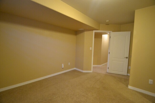 Building Photo - Beautiful 4 Bedroom Home Available Now!