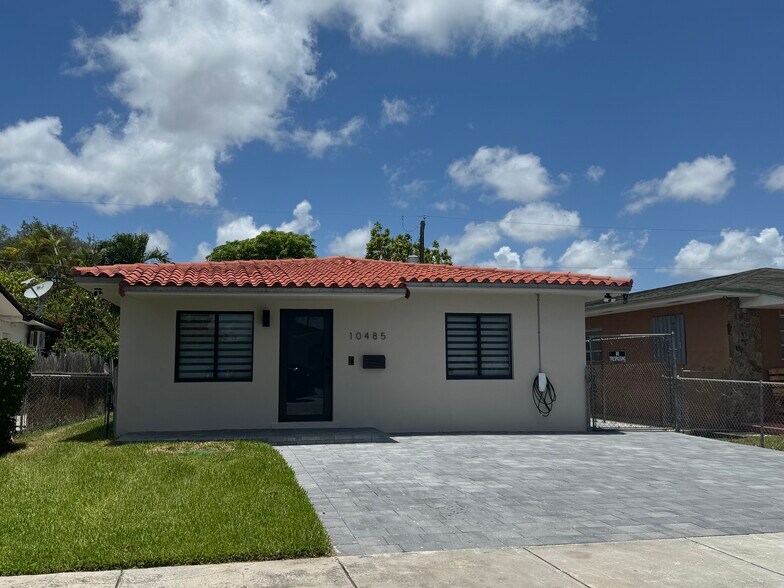 Building Photo - 10485 SW 26th Ter