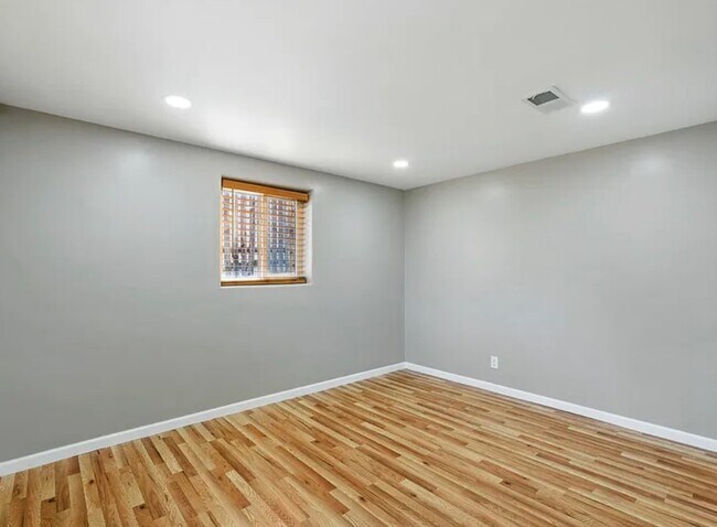 Building Photo - 2905 San Rafael Ave SE