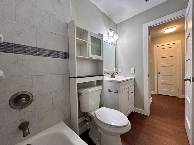 Building Photo - 1900 Gracy Farms Ln