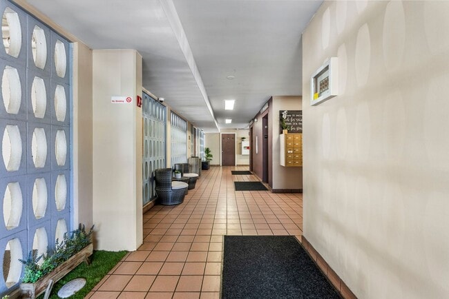 Building Photo - Coty Tower 703